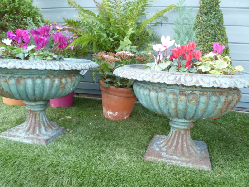 Вазоны для цветов уличные - бетонные, керамические, деревянные, каменные. Советы по использованию. Фото.