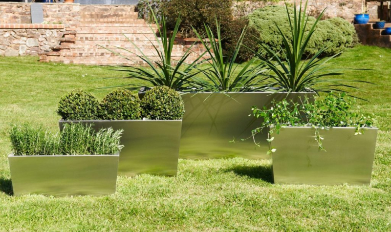 Вазоны для цветов уличные - бетонные, керамические, деревянные, каменные. Советы по использованию. Фото.